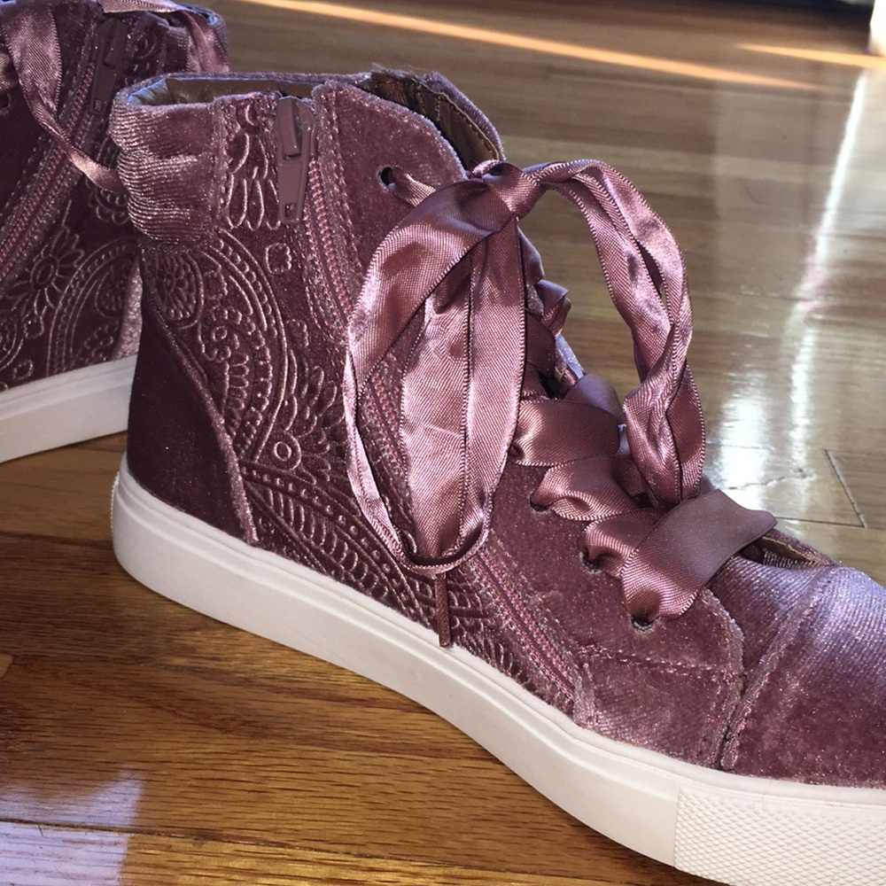 Steve Madden High Tops!